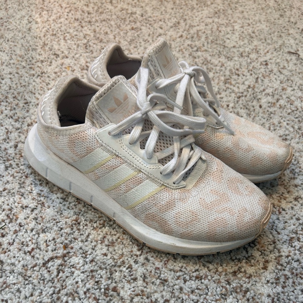 ADIDAS Swift Cheetah Running Sneaker (Size 7.5) - Picture 2 of 6